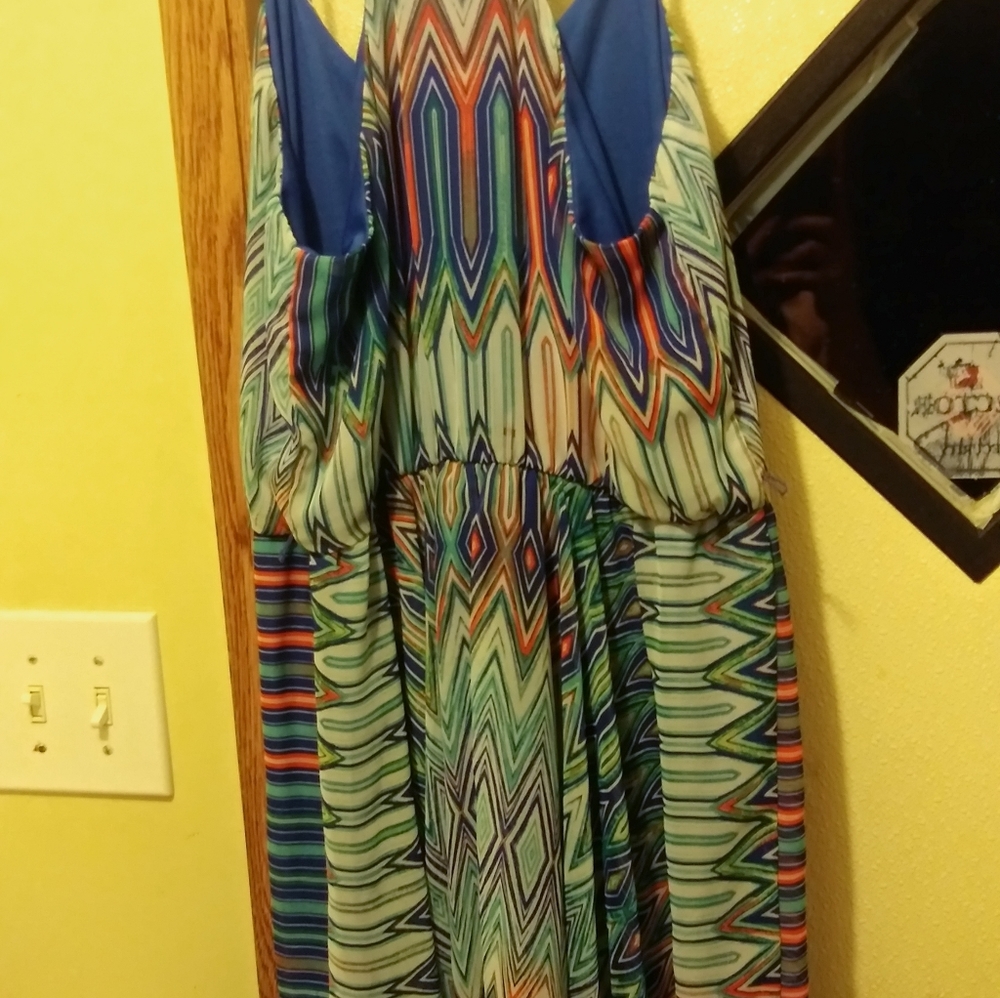 Dress - Picture 3 of 3